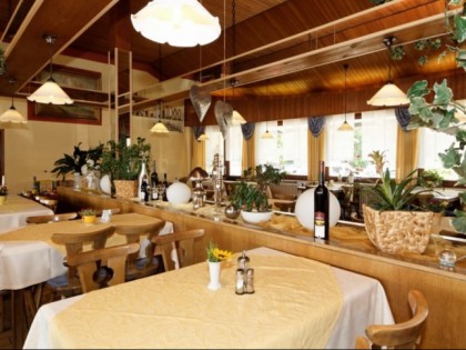Foto: See-Campingpark ****/ Restaurant/ Strandbad am Neub&amp;auml;uer See